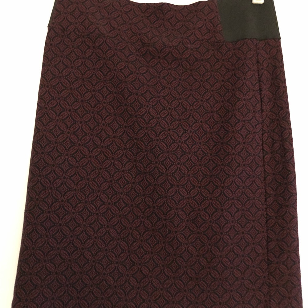 Geoprint pencil skirt; Martin and black